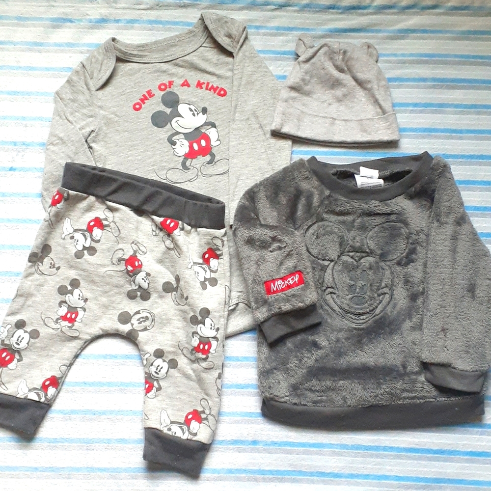 ❤2/$20🖤4 pcs Mickey Mouse outfit